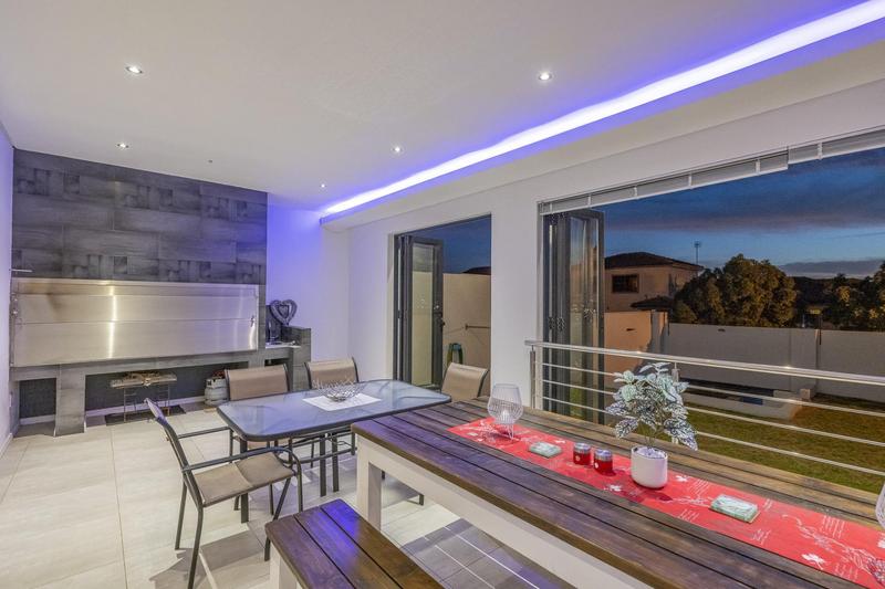4 Bedroom Property for Sale in Kaapsig Western Cape